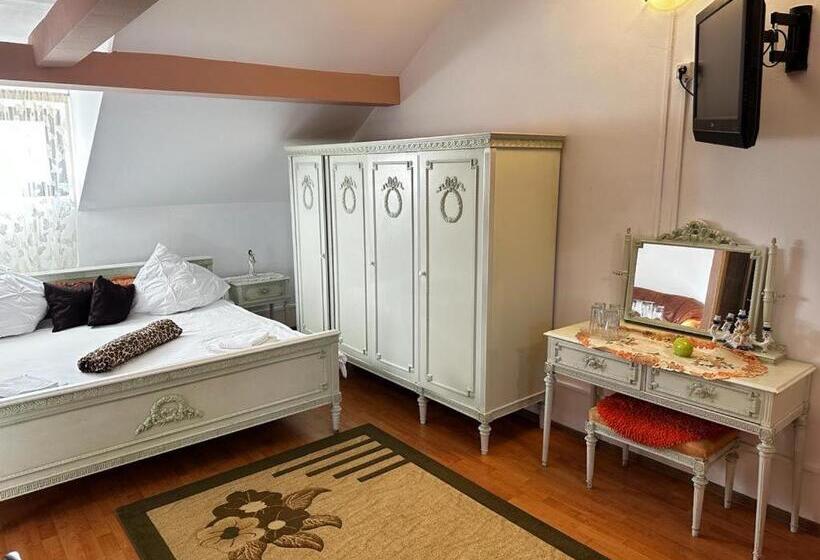 غرفة عائلية, Pensiunea Daiadela