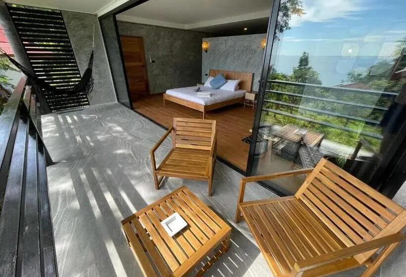 Deluxe Suite Sea View, Oon Lee Bungalows