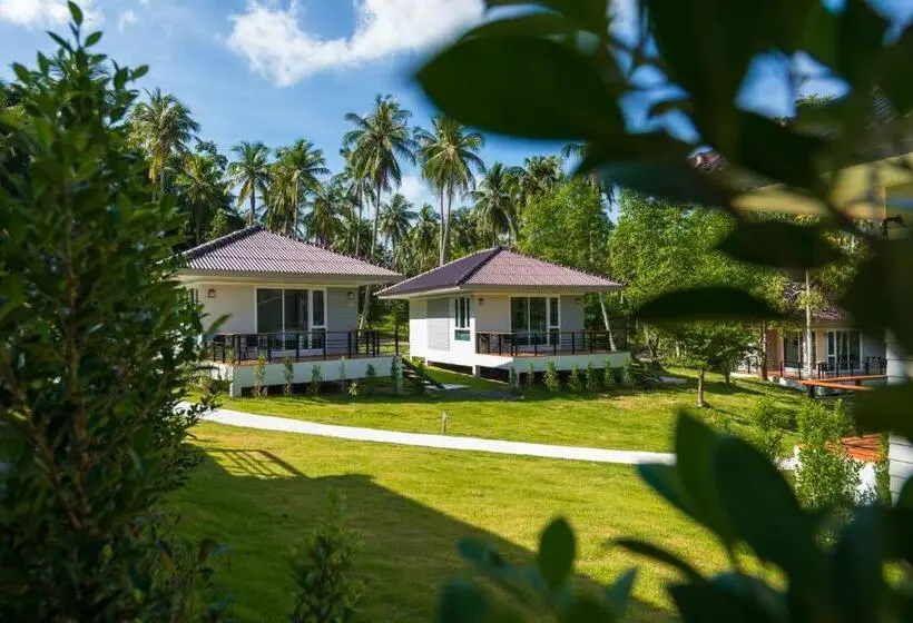 Studio Superior, Phangan Akuna