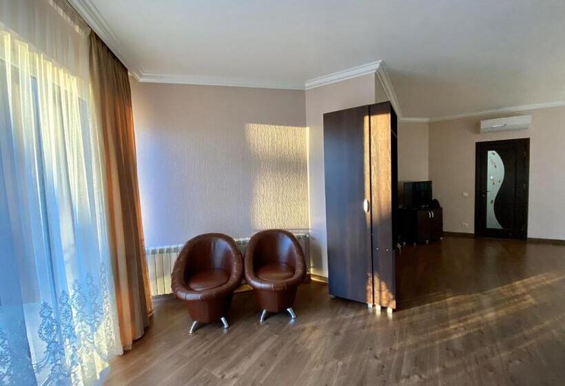 小型套房带阳台, Sting Hotel & Event Palace