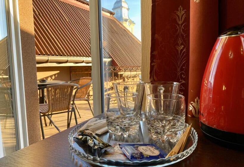 豪华三人间, Sting Hotel & Event Palace