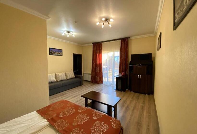 Трехместный Номер Deluxe, Sting Hotel & Event Palace
