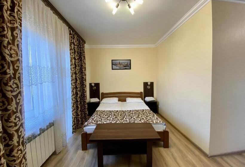 豪华三人间, Sting Hotel & Event Palace