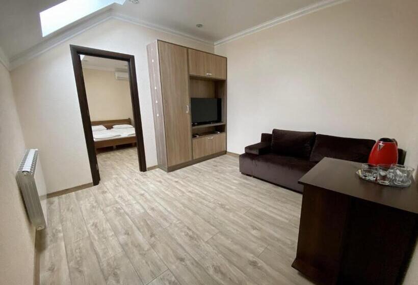 Номер Deluxe, Sting Hotel & Event Palace
