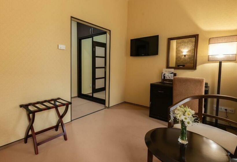 חדר סופריור נוף לגינה, Belle Royalle