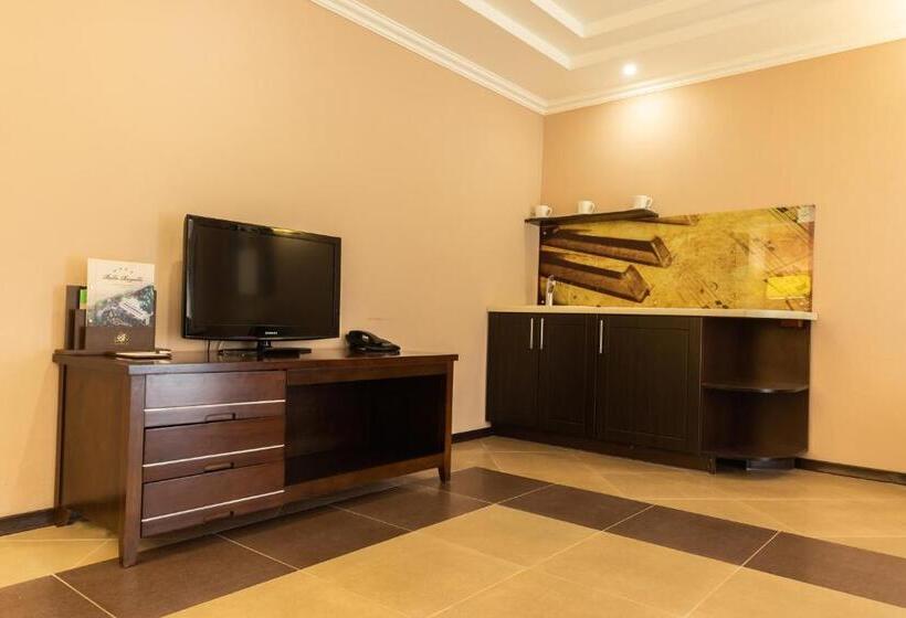 סוויטה משפחתית, Belle Royalle