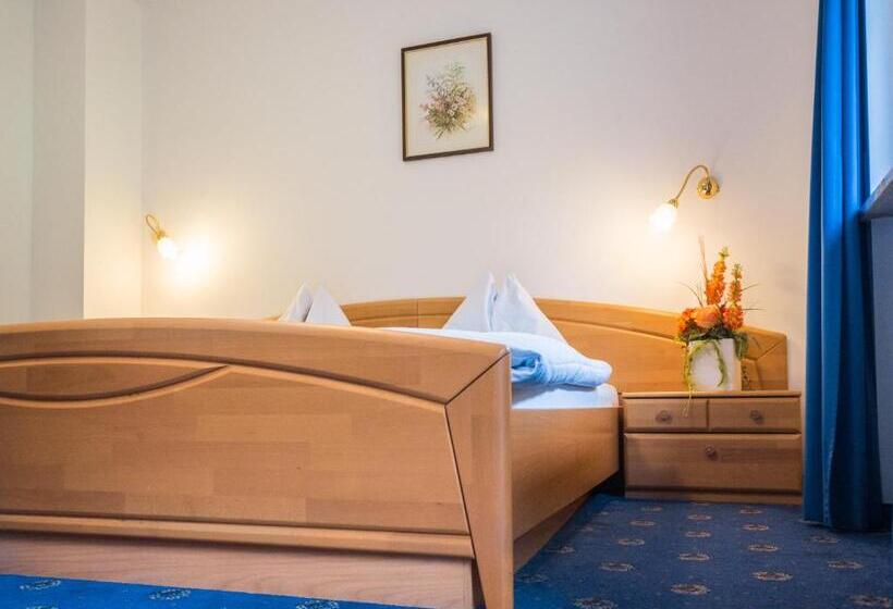 Семейный Номер Вид на Горы, Feldrand