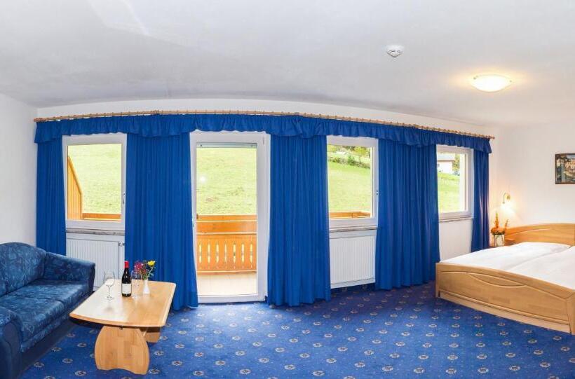 Семейный Номер Вид на Горы, Feldrand