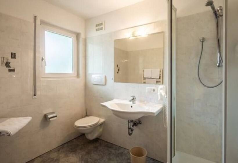 Номер Комфорт, Feldrand