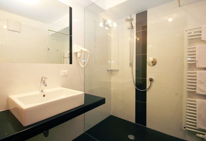 Номер Комфорт, Feldrand