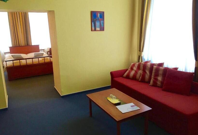 Апартаменты Deluxe 1 Спальня, Nobys