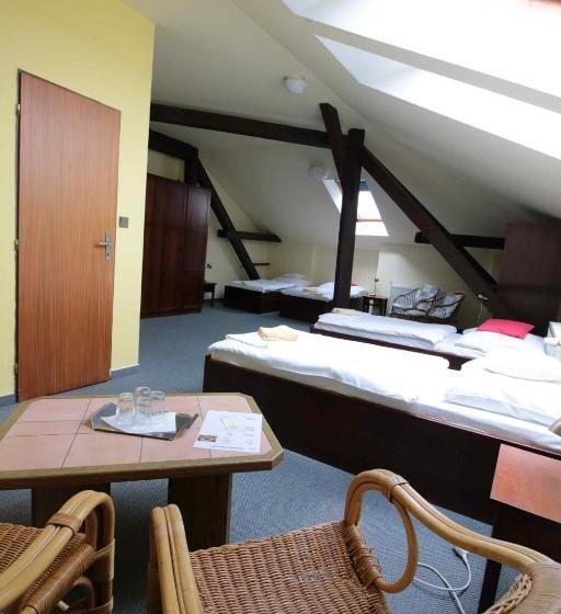 Четырехместный Номер Стандарт, Nobys