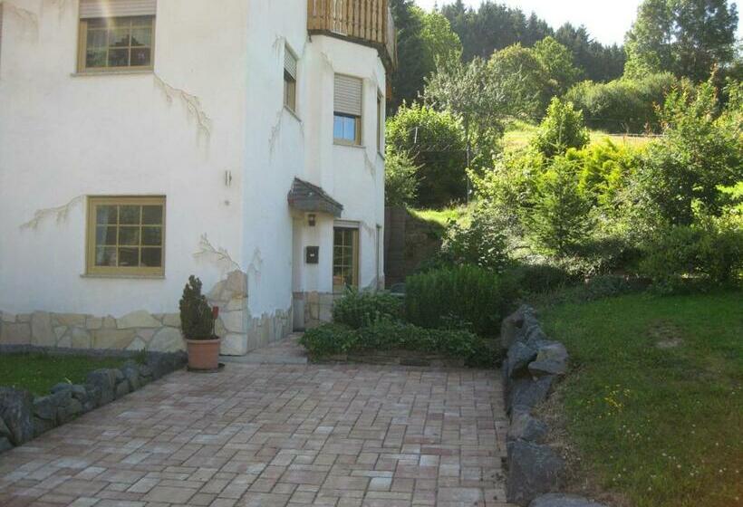 Апартаменты 1 Спальня, Gästehaus Lara