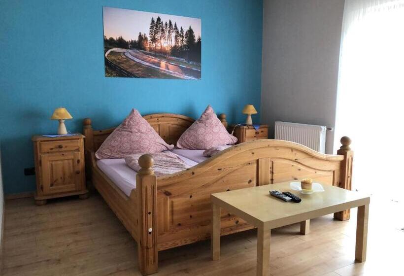 Апартаменты 1 Спальня, Gästehaus Lara