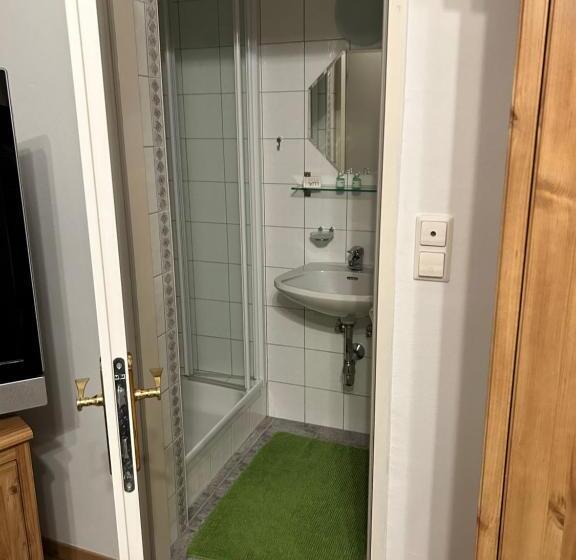 Standard Neljän Hengen Huone, Gasthaus 3 Länderblick Mönichkirchen