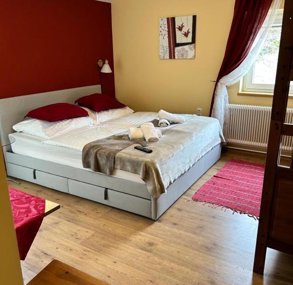 Standard Neljän Hengen Huone, Gasthaus 3 Länderblick Mönichkirchen