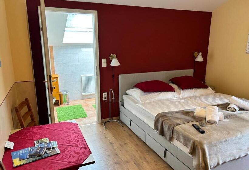 Standard Neljän Hengen Huone, Gasthaus 3 Länderblick Mönichkirchen