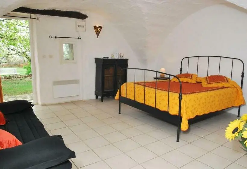 Camera Familiare, Chez Bacchus
