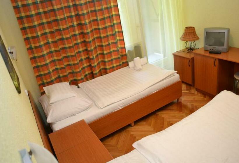 スタンダードルーム, Ezüstfenyő