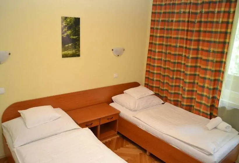 Perhehuone, Ezüstfenyő