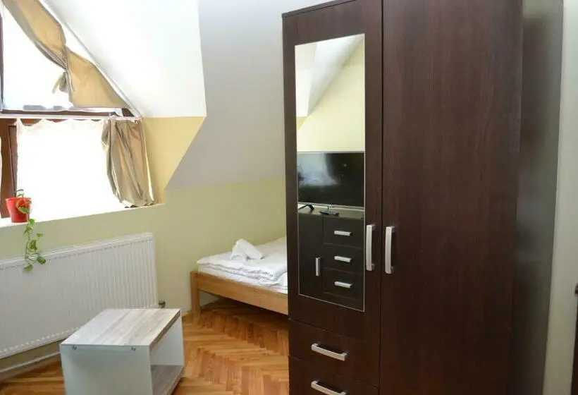 Standard Kolmen Hengen Huone, Ezüstfenyő