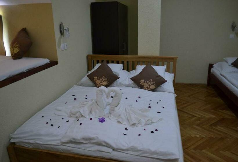 スタンダードトリプルルーム, Ezüstfenyő