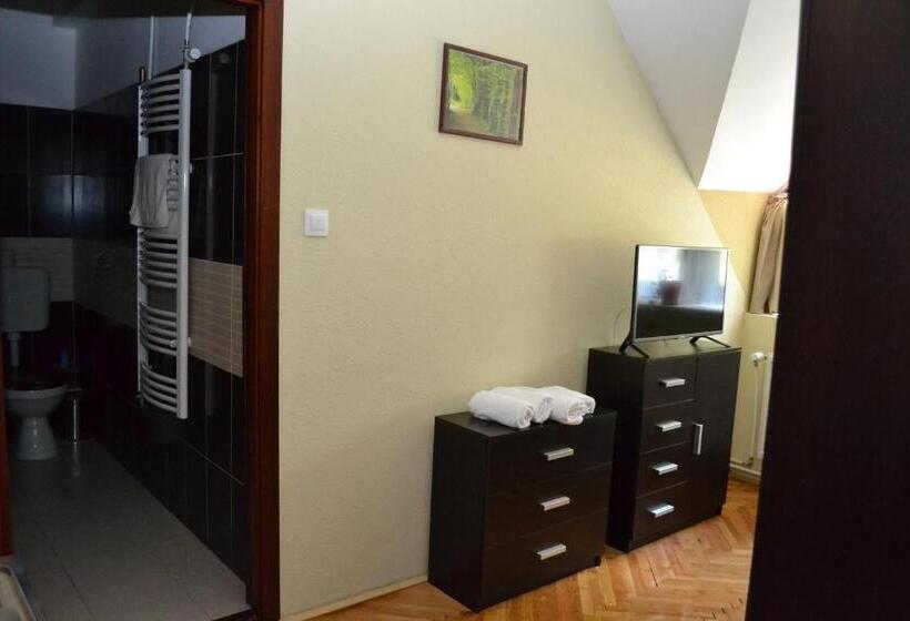 スタンダードルーム, Ezüstfenyő