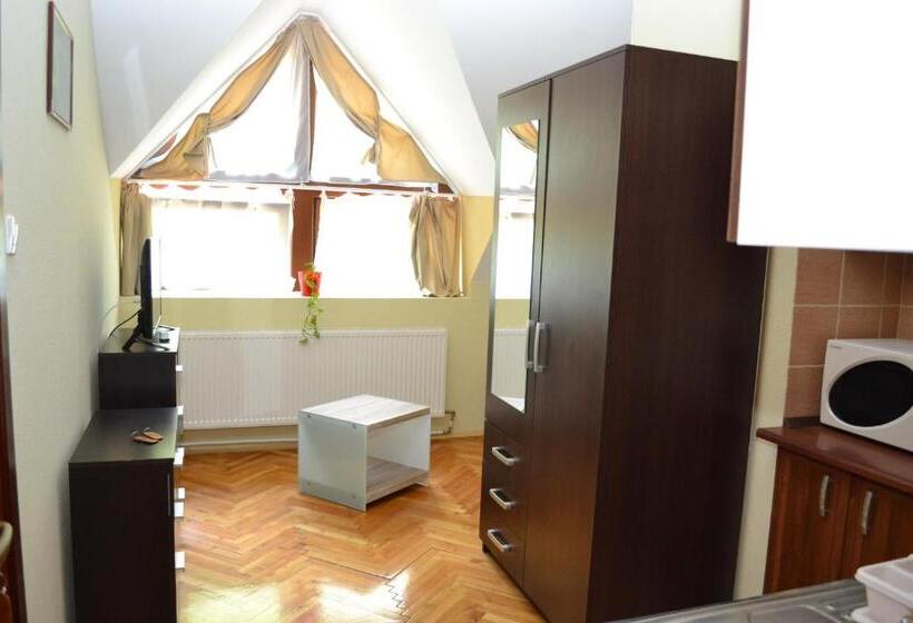 スタンダードルーム, Ezüstfenyő