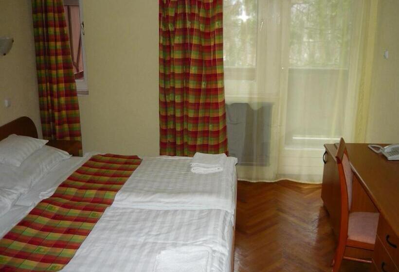 ファミリールーム, Ezüstfenyő