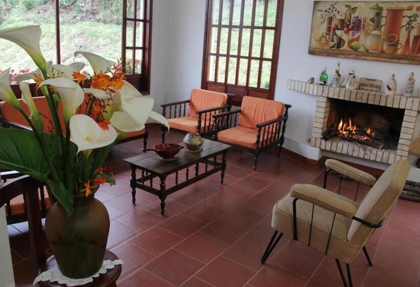 패밀리 룸, Villa Del Moján