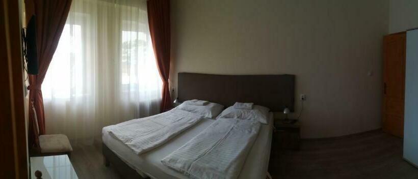 Quarto Estandar, áldos Panzió