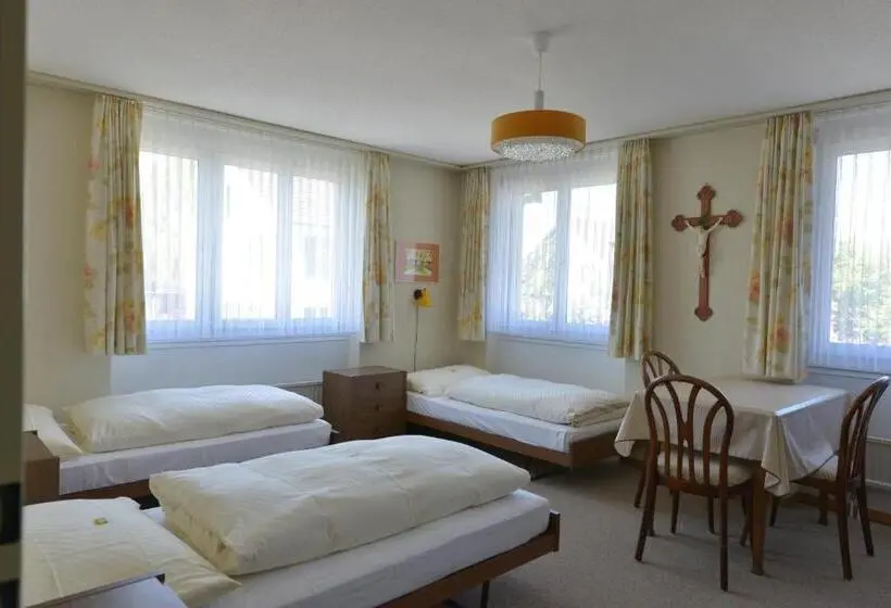 バスルーム共有のトリプルスタンダード, Haus St.michael