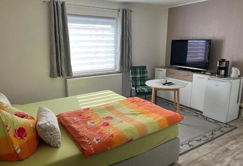 بنجلو قياسى, Pension Hafemann