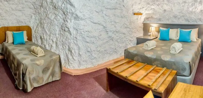 コンフォートトリプルルーム, White Cliffs Underground Motel
