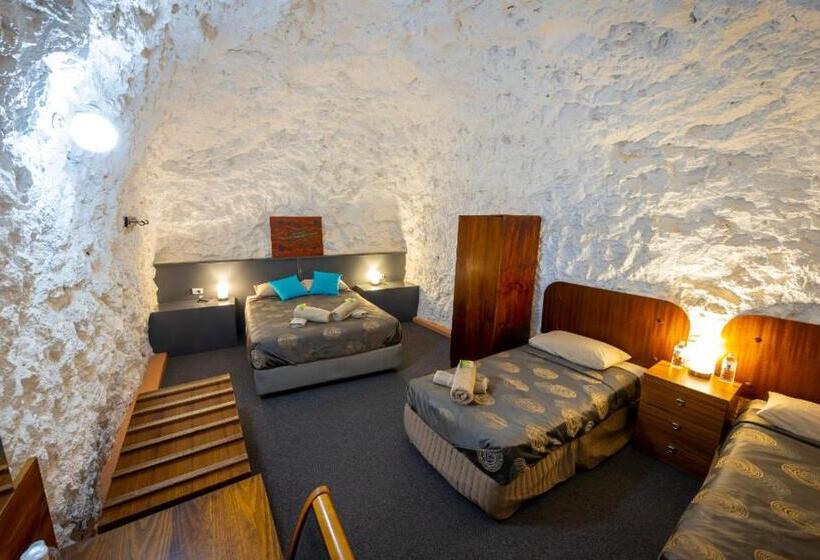 חדר משפחתי, White Cliffs Underground Motel