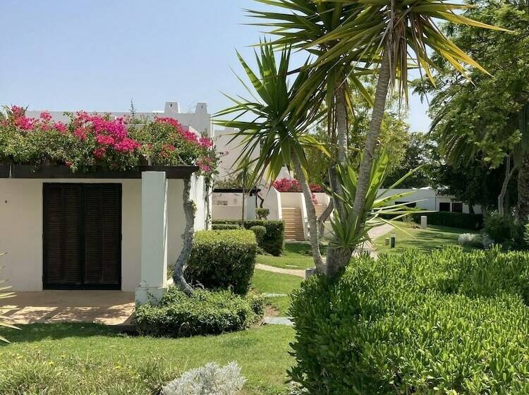 수피리어 스튜디오, Balaia Golf Village