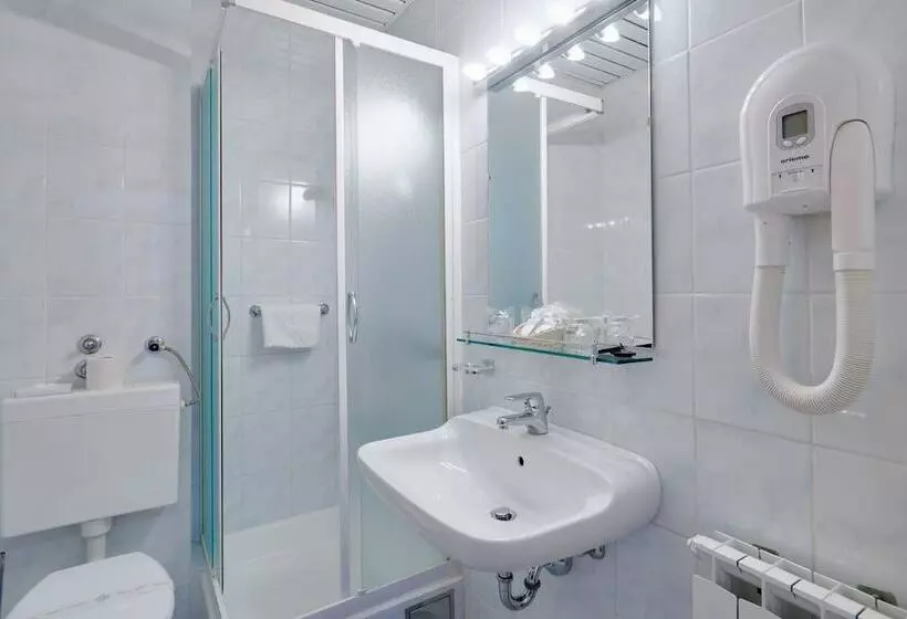 اتاق استاندارد یک نفره, Komodor