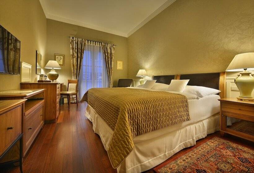 اتاق کلاسیک, Marrol S Boutique