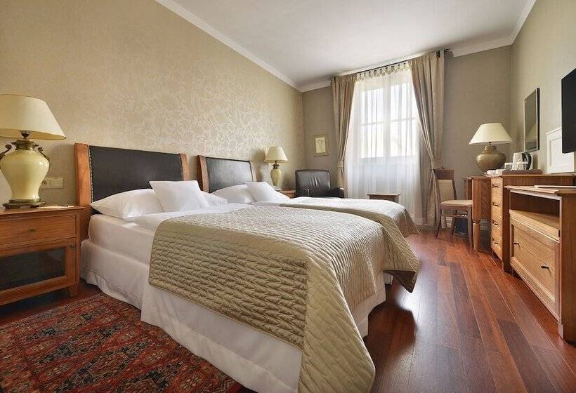 اتاق کلاسیک, Marrol S Boutique