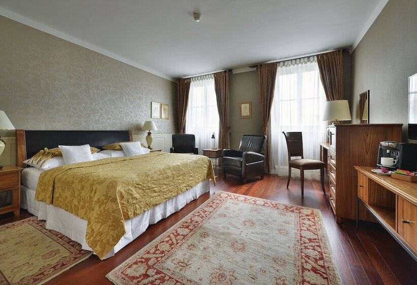 اتاق اجرایی, Marrol S Boutique