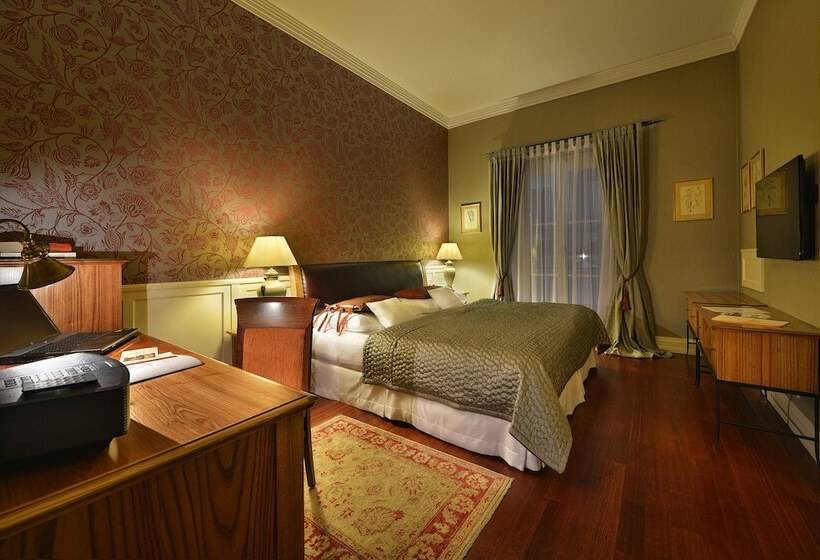 سوییت لوکس, Marrol S Boutique