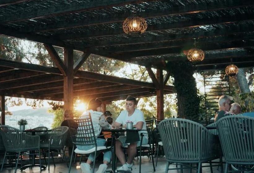 オーシャンビューバルコニー付きワンベッドルームアパートメント, Matilde Beach Resort