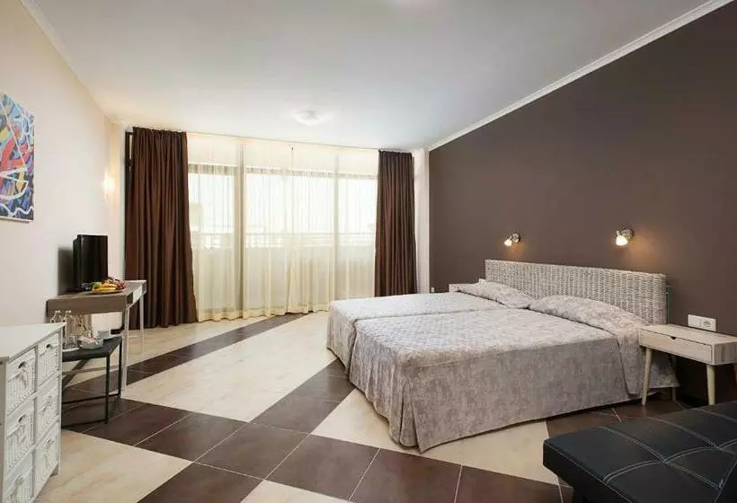 プールビュースタンダードルーム, Melia Sunny Beach All Inclusive