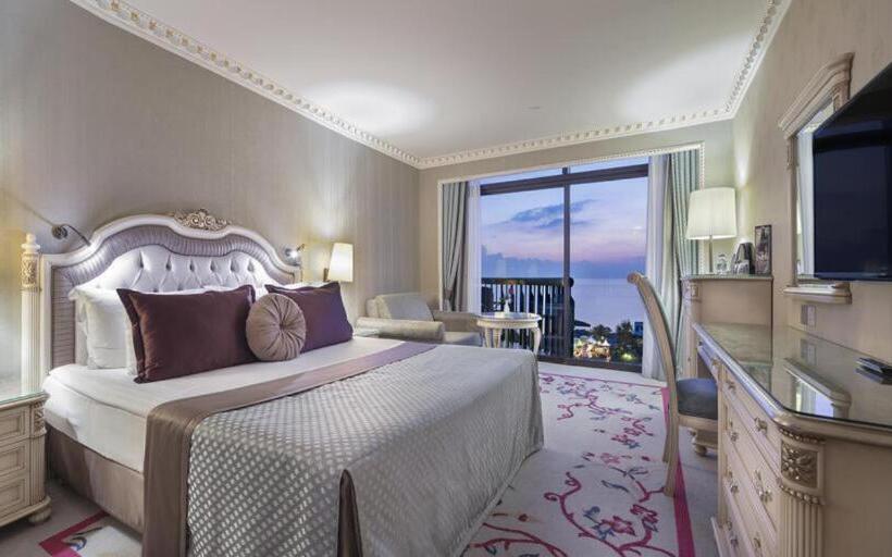 Трехместный Номер Базовый, Merit Crystal Cove Hotel Casino & Spa