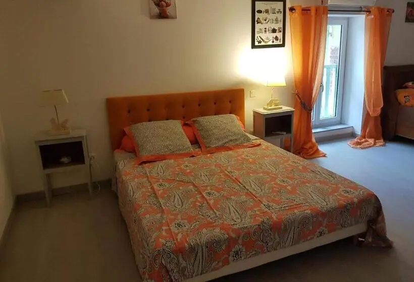 トリプルクラシックルーム, Chambres D Hôtes Au Pére Louis