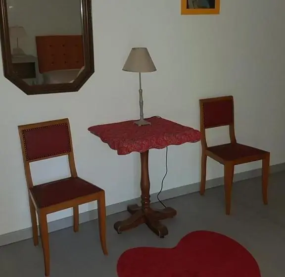 トリプルクラシックルーム, Chambres D Hôtes Au Pére Louis