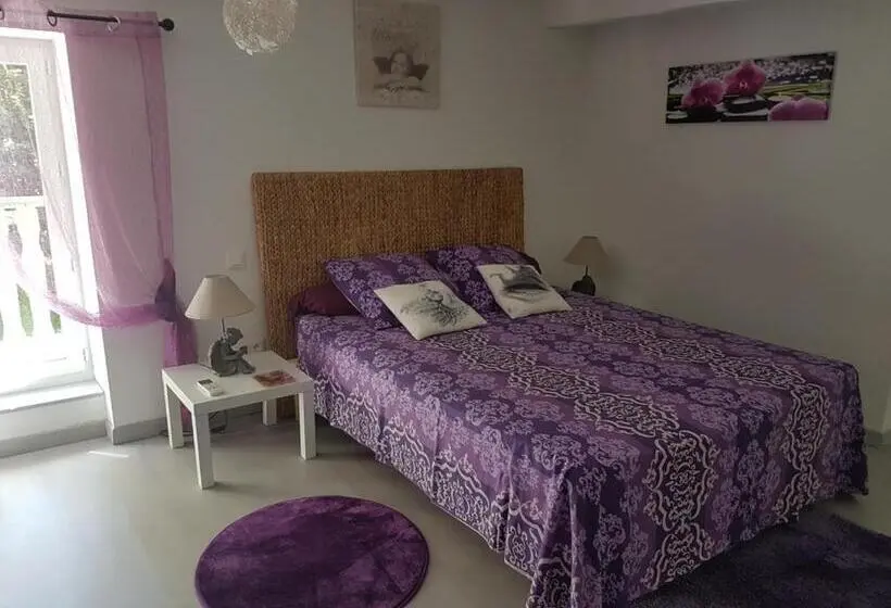 スタンダードトリプルルーム, Chambres D Hôtes Au Pére Louis