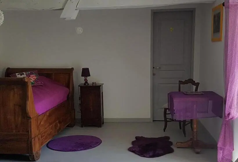 スタンダードトリプルルーム, Chambres D Hôtes Au Pére Louis