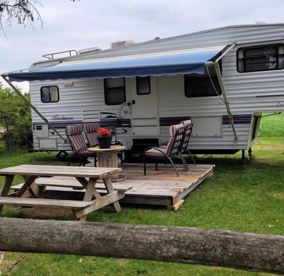 디럭스 방갈로, Le Gîte Du Gardien Blanc