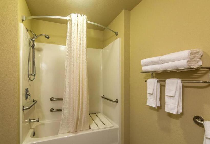 غرفة قياسية سرير كينج لذوى الإحتياجات الخاصة, Cobblestone Inn & Suites  Lakin